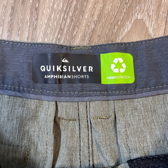 Quiksilver Boys Amphibian Water Resistant Shorts sz 12 - Picture 6 of 9